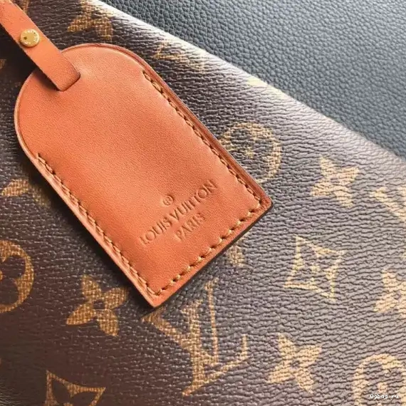 Vuitton V MM TOTE Louis 0521